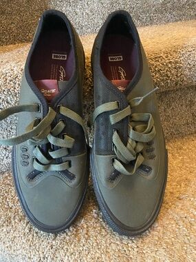 Globe Olive Green Low-Top Canvas Sneaker with Black Sole women size 8